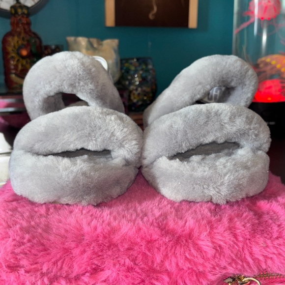 EUC UGG Oh Yeah slide slippers in a silver grey color Size 8. Extra Clean like - Picture 4 of 11